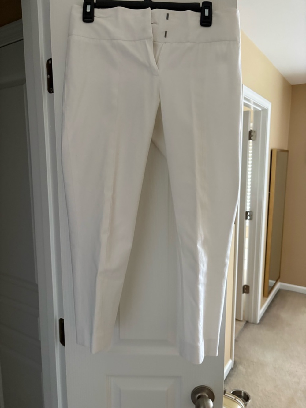 Foxcroft White Capri Pants with Subtle Seams